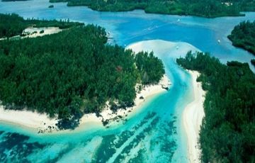 Pleasurable 7 Days 6 Nights Port Louis, North Island, South Island with Ile Aux Cerf Holiday Package