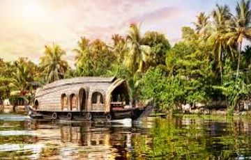 Heart-warming 7 Days 6 Nights Kerala, Munnar, Thekkady, Alleppey and Kovalam Holiday Package