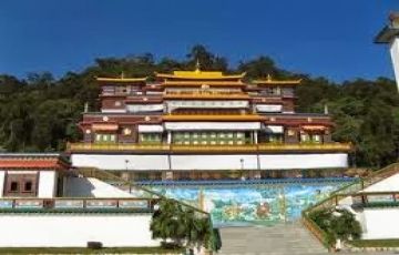 Heart-warming 10 Days Pelling Holiday Package