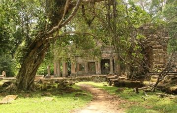 Heart-warming Angkor Thom City Tour Package for 4 Days 3 Nights