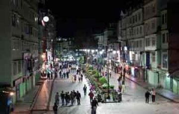 Family Getaway 4 Days 3 Nights Gangtok, Tsomgo Lake with Baba Mandir Vacation Package