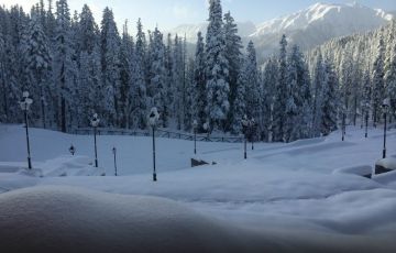 Magical 5 Days 4 Nights Srinagar, Gulmarg and Pahalgam Tour Package