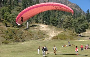 Family Getaway 3 Days 2 Nights Delhi and Manali Tour Package