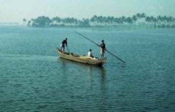 Memorable 5 Days 4 Nights Cochin, Munnar, Thekkady with Alleppey Houseboat Trip Package