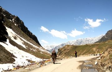 Heart-warming 4 Days Delhi to Manali Holiday Package