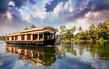 7 Days 6 Nights Munnar, Thekkady, Allepey and Kovalam Trip Package