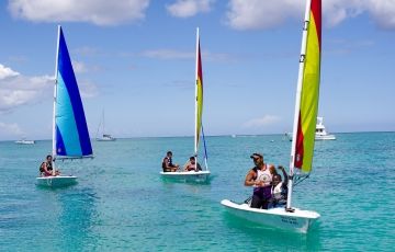 7 Days New Delhi to Ile Aux Surfs Vacation Package