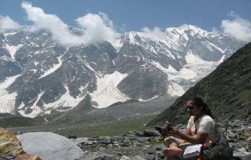 Beautiful 4 Days 3 Nights Manali and Rohtang Pass Holiday Package