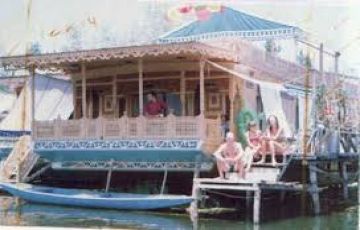 Pleasurable 6 Days 5 Nights Srinagar, Gulmarg, Mughal Gardens and Dal Lake Trip Package