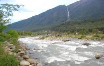 Family Getaway 4 Days 3 Nights Srinagar, Pahalgam, Sonamarg and Dal Lake Tour Package