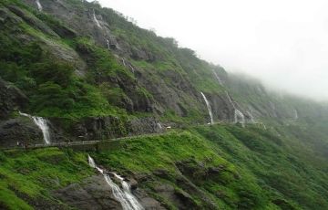 Experience 5 Days 4 Nights Cochin, Munnar with Thekkady Trip Package