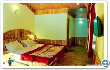 Heart-warming 4 Days 3 Nights Kullu, Manali, Manikaran and Rohtang Pass Tour Package