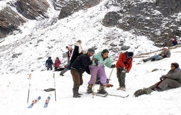 Amazing 5 Days 4 Nights Manali and Delhi Trip Package