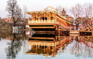 Family Getaway 6 Days 5 Nights Srinagar and Gulmarg Holiday Package
