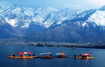 Family Getaway 4 Days 3 Nights Gulmarg Tour Package