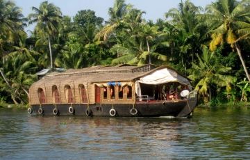 Ecstatic 4 Days 3 Nights Cochin, Alleppey and Munnar Trip Package