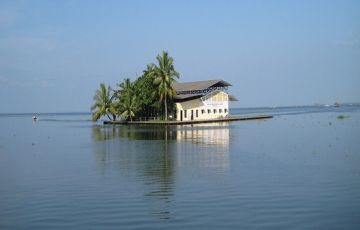 Ecstatic 5 Days 4 Nights Kumarakom Holiday Package