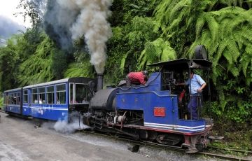 Family Getaway 7 Days 6 Nights Pelling, Darjeeling and Gangtok Vacation Package