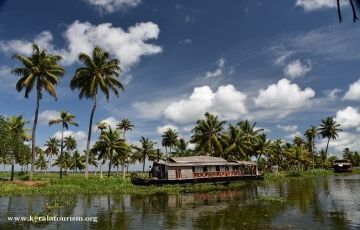 Magical 4 Days 3 Nights Munnar with Alleppey Vacation Package