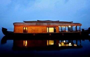 Beautiful 5 Days 4 Nights Cochin, Munnar, Thekkady and Alleppey Tour Package