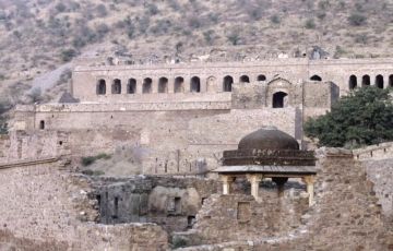 Pleasurable 2 Days 1 Night Bhangarh with Ranthambore Trip Package