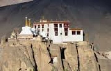 Best 5 Days 4 Nights Leh, Khardongla Pass and Pangong Lake Vacation Package