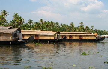 Heart-warming 4 Days Cochin, Munnar and Alleppey Trip Package