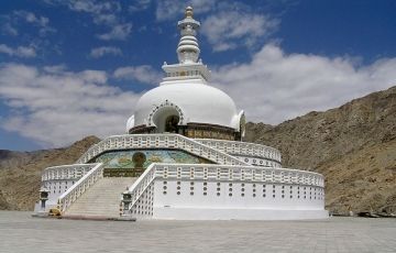Experience 5 Days 4 Nights Leh, Nubra valley with Pangong Lake Holiday Package