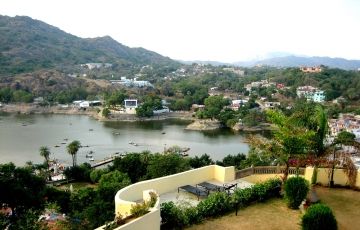 Heart-warming 5 Days 4 Nights Udaipur with Mount Abu Holiday Package