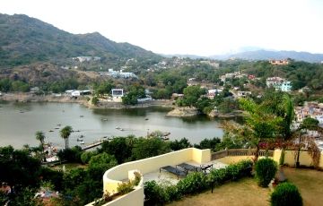 Heart-warming 5 Days 4 Nights Udaipur with Mount Abu Holiday Package