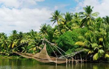 Amazing 8 Days 7 Nights Munnar, Thekkady, Alleppy with Kovalam Vacation Package
