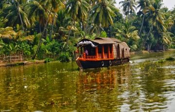 Heart-warming 6 Days 5 Nights Cochin, Kumarakom, Alleppey with Kovalam Vacation Package