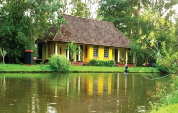 Heart-warming 6 Days 5 Nights Cochin, Kumarakom, Alleppey with Kovalam Vacation Package