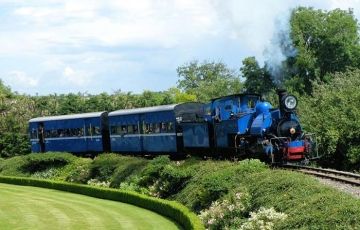 Beautiful 9 Days 8 Nights Gangtok, Tsomgo Lake, Pelling and Darjeeling Tour Package