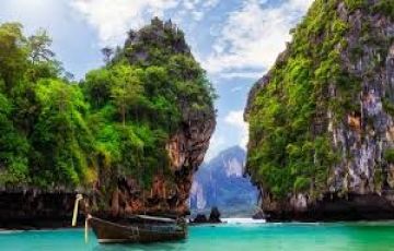 Pleasurable Phi Phi Island Tour Package for 6 Days 5 Nights