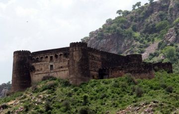 Best 2 Days 1 Night Bhangarh and Jaipur Holiday Package