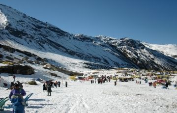 Manali and Rohtang Pass Tour Package for 4 Days 3 Nights from Delhi
