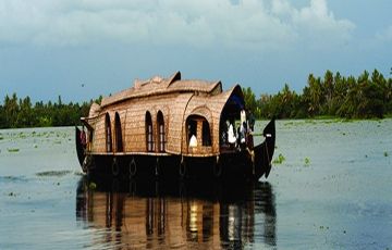 Munnar, Alleppey and Kovalam Tour Package for 6 Days 5 Nights