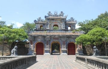 Ecstatic 7 Days 6 Nights Mekong Delta, Hue, Can Tho with Vinh Long Trip Package