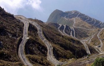 Zuluk, Tsogmo Lake & Gangtok Tour