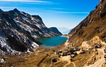 Zuluk, Tsogmo Lake & Gangtok Tour