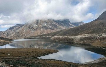 Best 4 Days Mawlynnong Trip Package