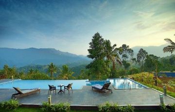 Heart-warming 5 Days 4 Nights Munnar with Kumarakom Trip Package