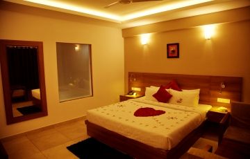 Experience Munnar Tour Package for 2 Days 1 Night