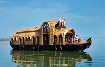 Memorable 7 Days 6 Nights Cochin, Munnar, Thekkedy with Kumarakom Tour Package