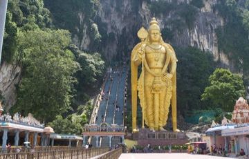 Beautiful 7 Days 6 Nights Singapore city tour, Sentosa Island, Kaula lampur with Batu Caves Trip Package