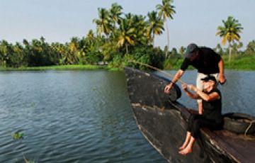 Pleasurable 7 Days 6 Nights Athirappally, Vazhachal, Munnar, Thekkady and Kumarakom Vacation Package