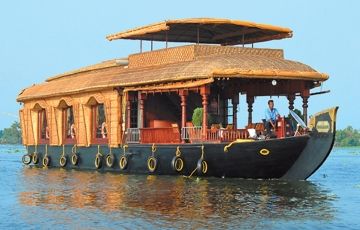 Family Getaway 2 Days 1 Night Alleppey with Kumarakom Tour Package
