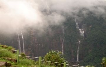 Ecstatic 6 Days 5 Nights Cherrapunjee Holiday Package