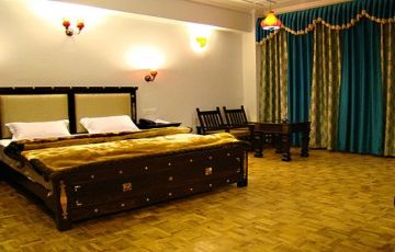 Family Getaway 4 Days 3 Nights Manali and Rohtang Pass Trip Package